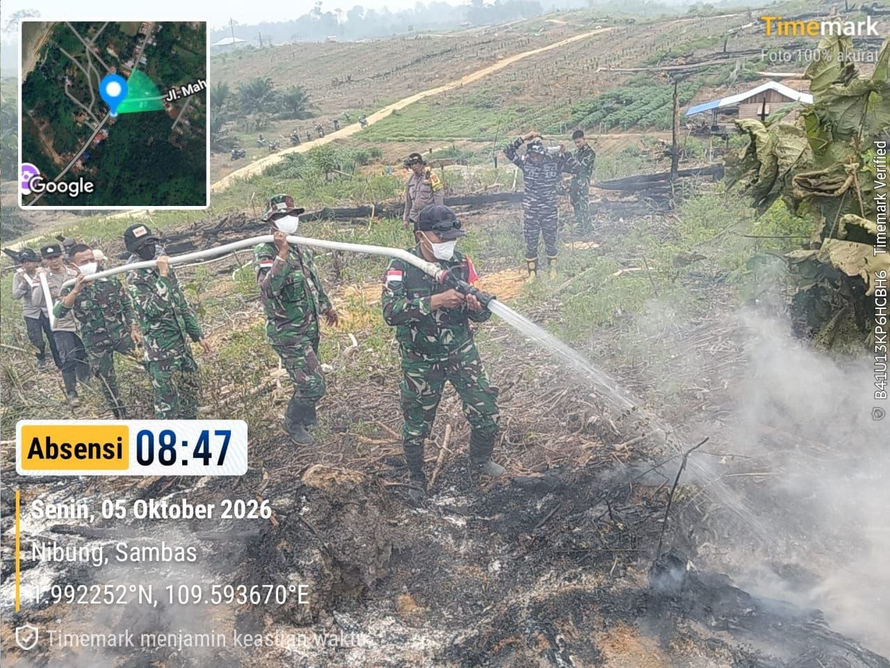 Beberapa Titik Karhutla Terpantau, Koramil 08/Paloh dan Polsek Turun Lakukan Pemadaman