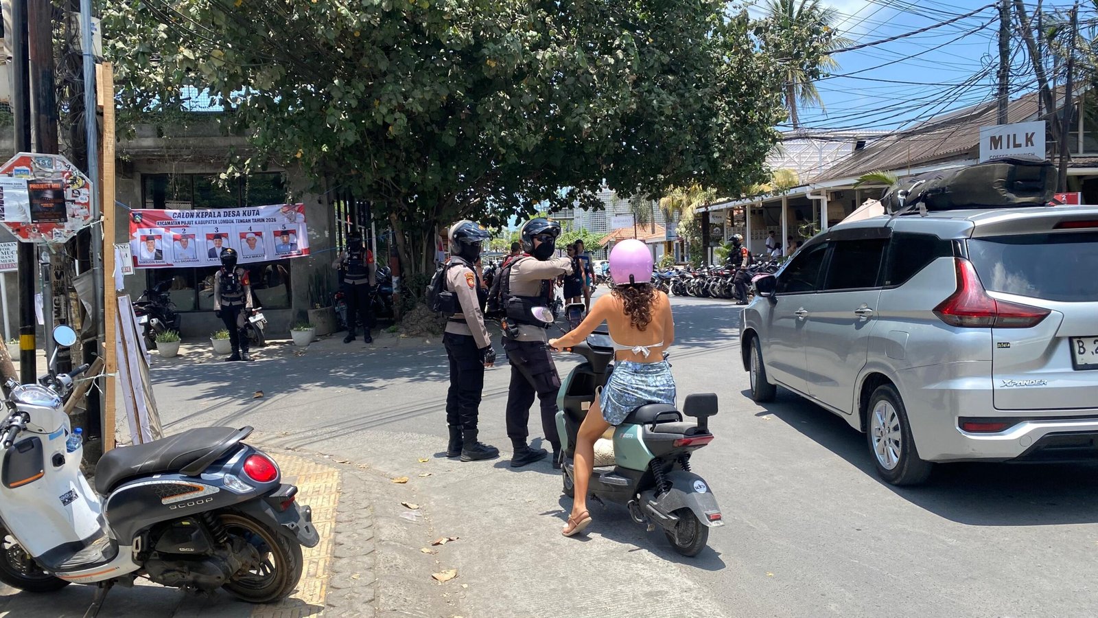 Cegah Kemacetan, Subsatgas Samapta Ops Mandalika Atur Lalu Lintas di Kawasan Kute Mandalika